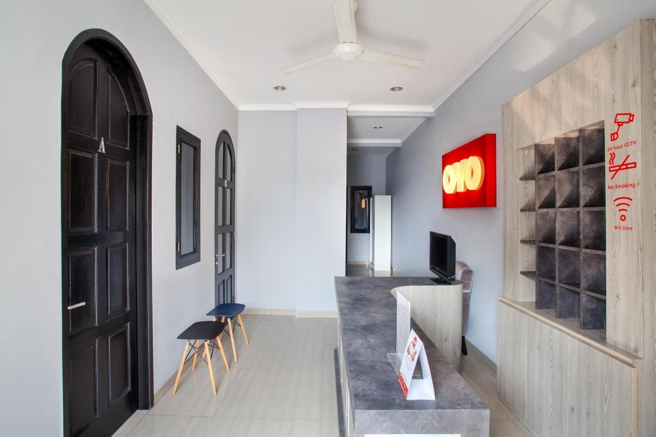 Oyo 105 La Maison D Ilona Джакарта Экстерьер фото