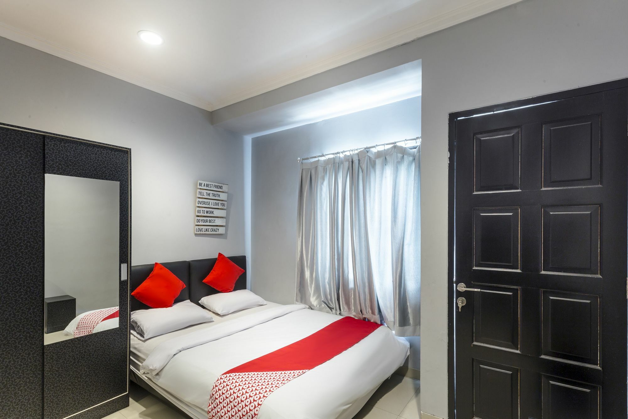 Oyo 105 La Maison D Ilona Джакарта Экстерьер фото
